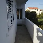 Apartment Apartment *