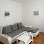Apartment Apartment *