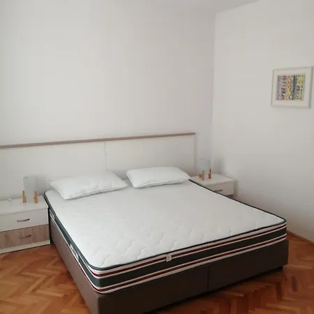 Apartment Daire Rab Town