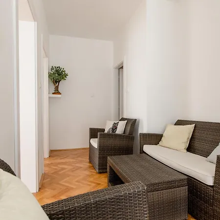 דירה Apartment *