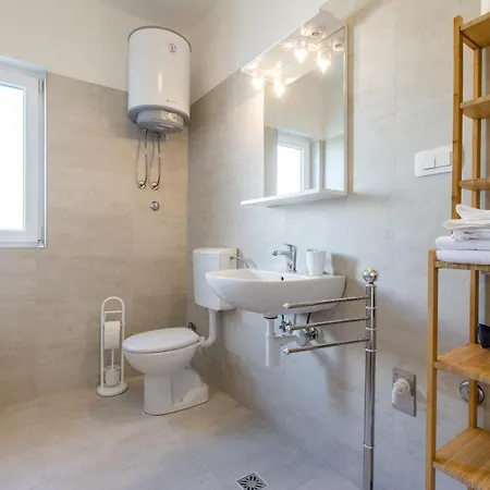 Apartment דירה ראב