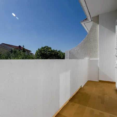 דירה Apartment *