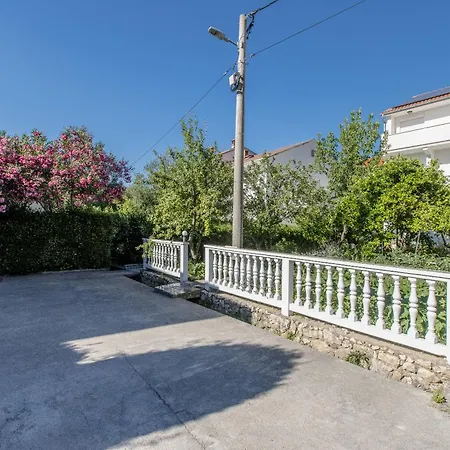 דירה Apartment *
