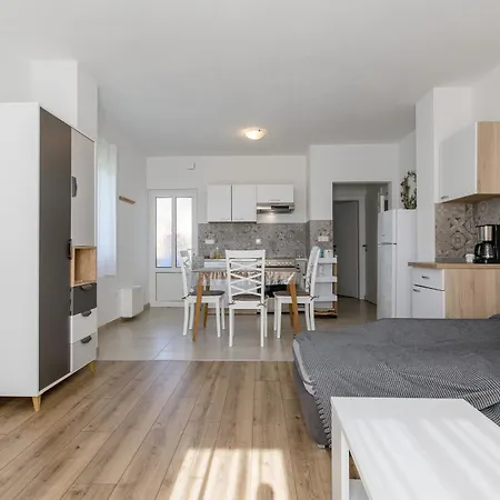 דירה Apartment *